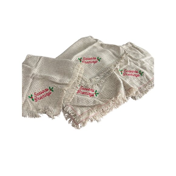 Set Of 4 Woven Holiday Napkins With "Seasons Greetings" Embroidery Fringe Edges - Picture 1 of 3
